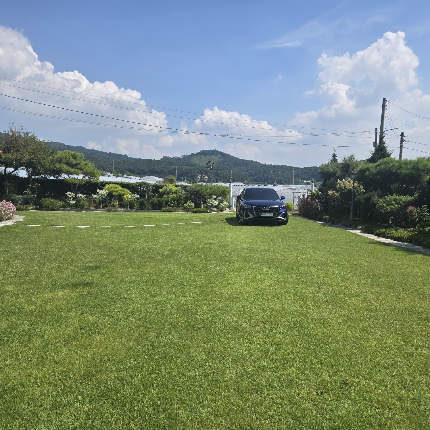 꽃들이 만발 화원같은 전원주택. 사진 - 5