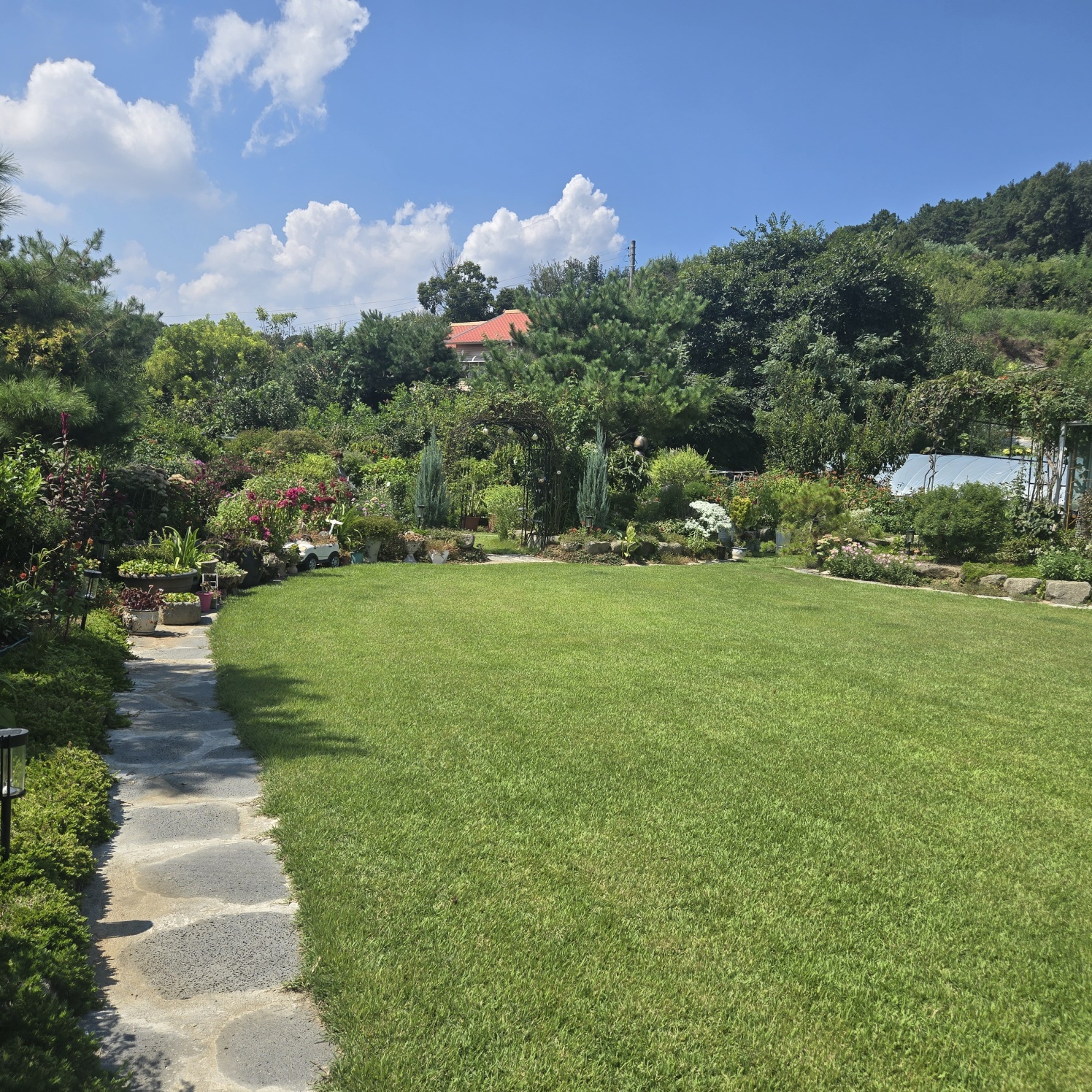 꽃들이 만발 화원같은 전원주택. 사진 - 7