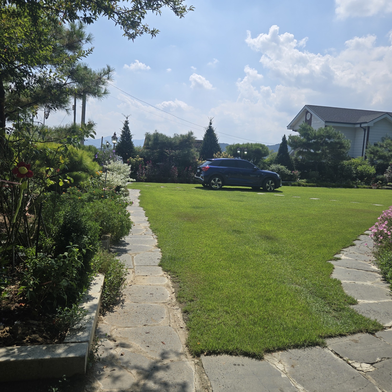 꽃들이 만발 화원같은 전원주택. 사진 - 12