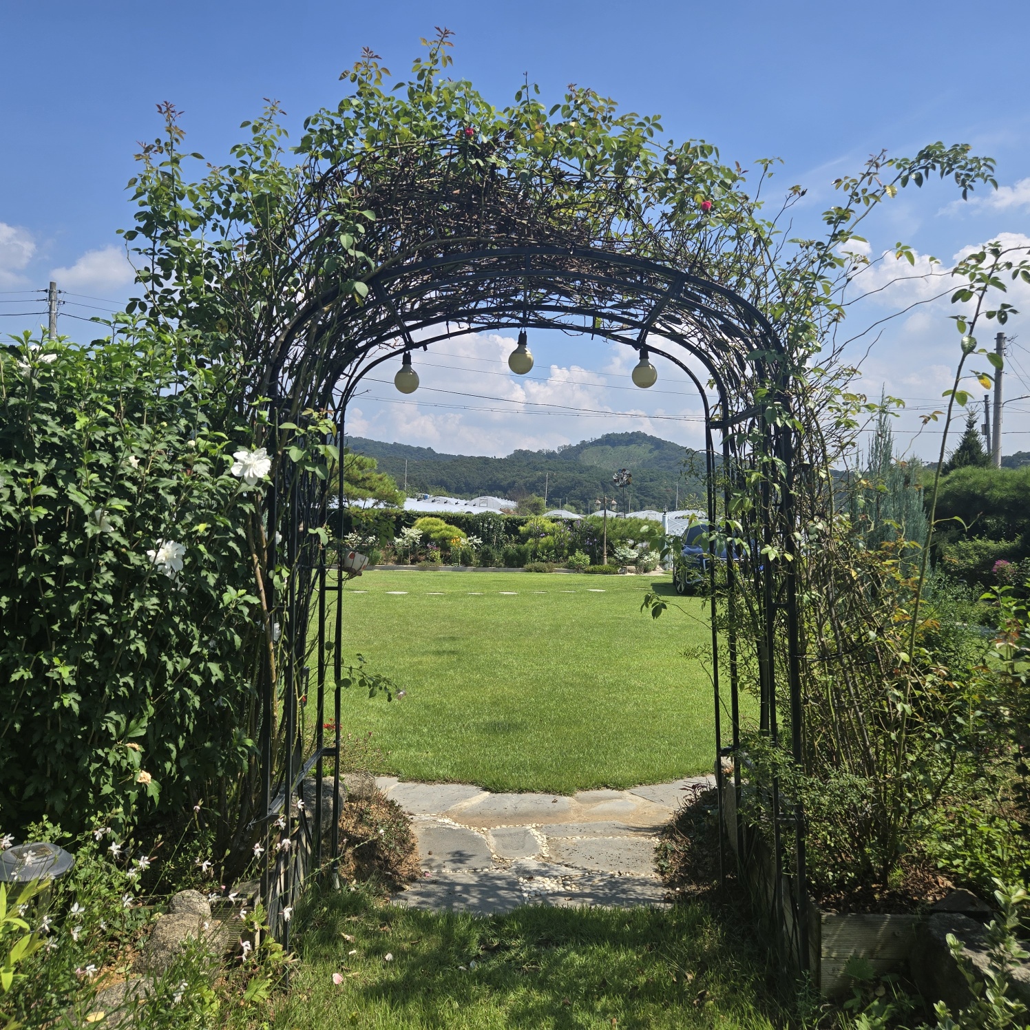 꽃들이 만발 화원같은 전원주택. 사진 - 19